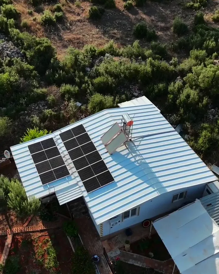 Döşemealtı'nda off-grid çatı sisteminde LiFePO4 batarya ile güneş enerjisi depolama