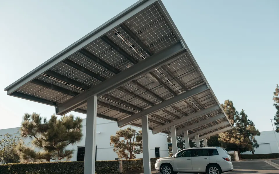 Beispiel für einen Solarcarport mit Photovoltaik in Antalya