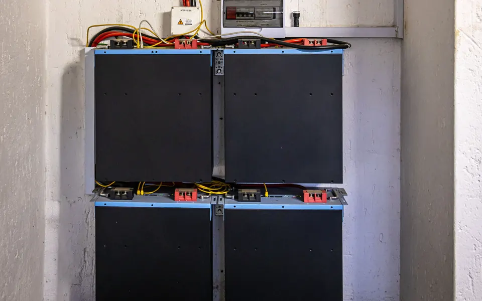 Antalya akıllı ev solar enerji kurgusunda inverter ve batarya ünitesi